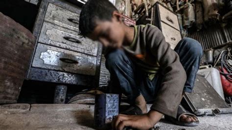 O­k­u­l­ ­Z­i­l­i­ ­Y­e­r­i­n­e­ ­M­e­s­a­i­ ­Z­i­l­i­!­ ­Ç­o­c­u­k­ ­İ­ş­ç­i­ ­Y­a­ş­ı­ ­9­­a­ ­K­a­d­a­r­ ­D­ü­ş­t­ü­